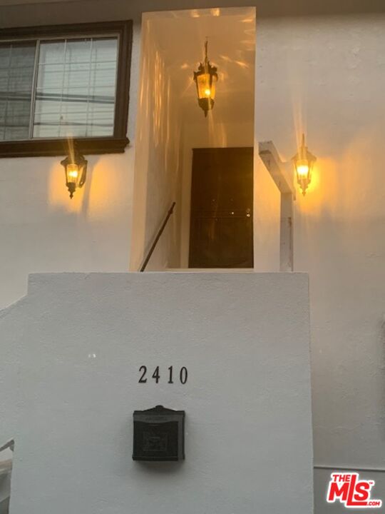 2410 BENEDICT CANYON DR