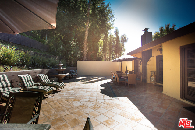 2410 BENEDICT CANYON DR