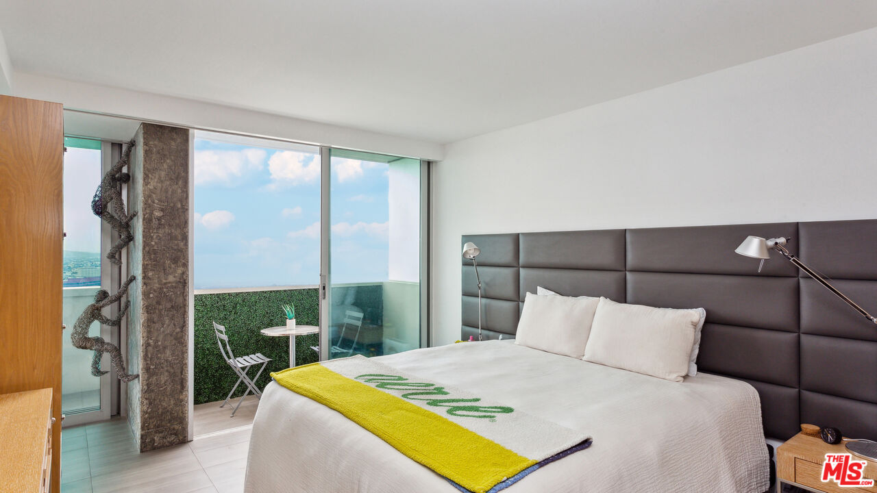 8787 SW Shoreham Dr Unit: 805