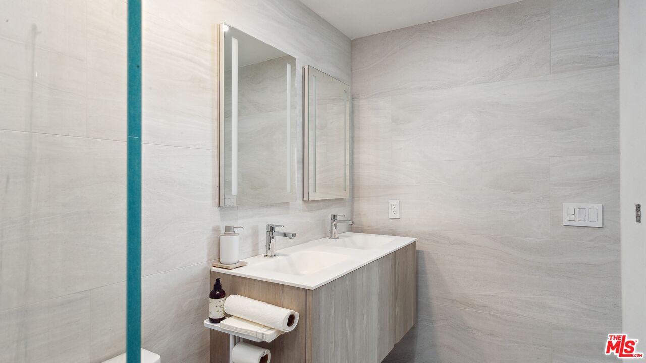 8787 SW Shoreham Dr Unit: 805