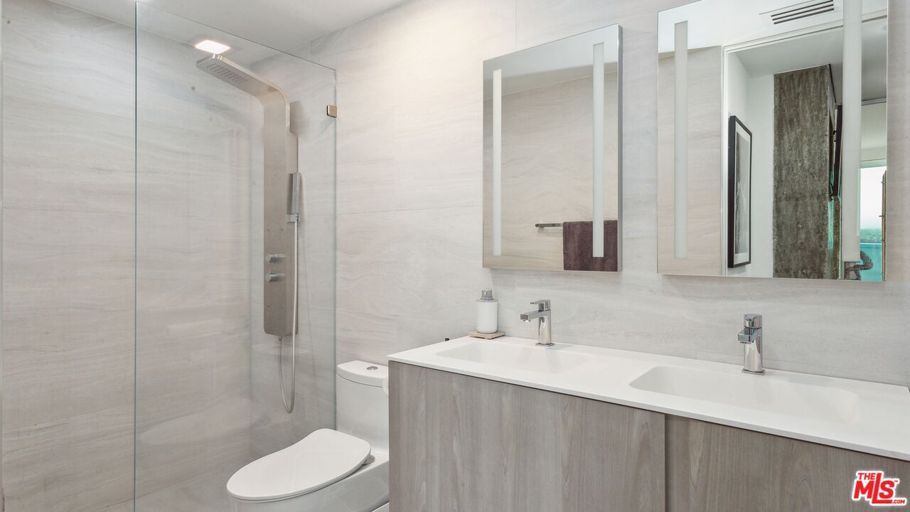 8787 SW Shoreham Dr Unit: 805