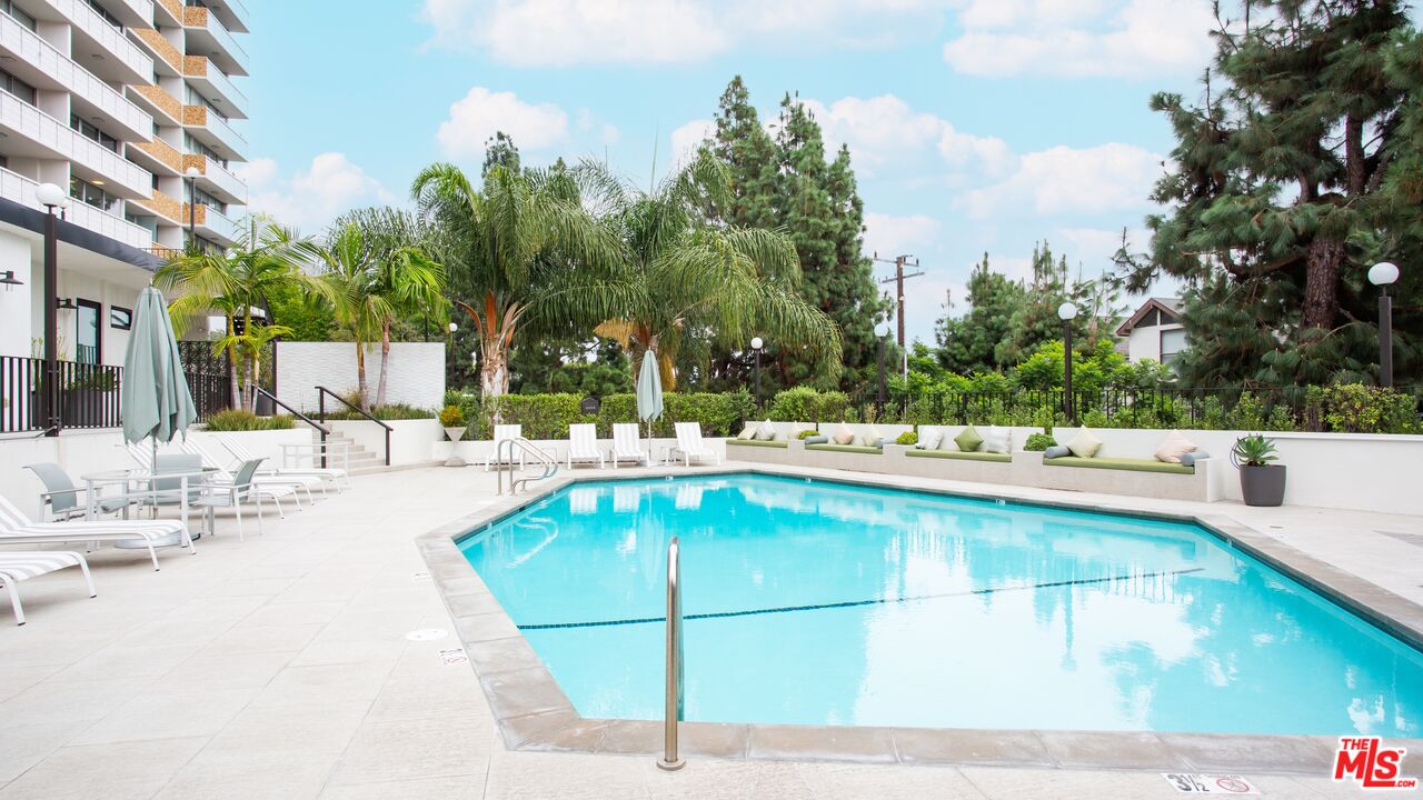 8787 SW Shoreham Dr Unit: 805