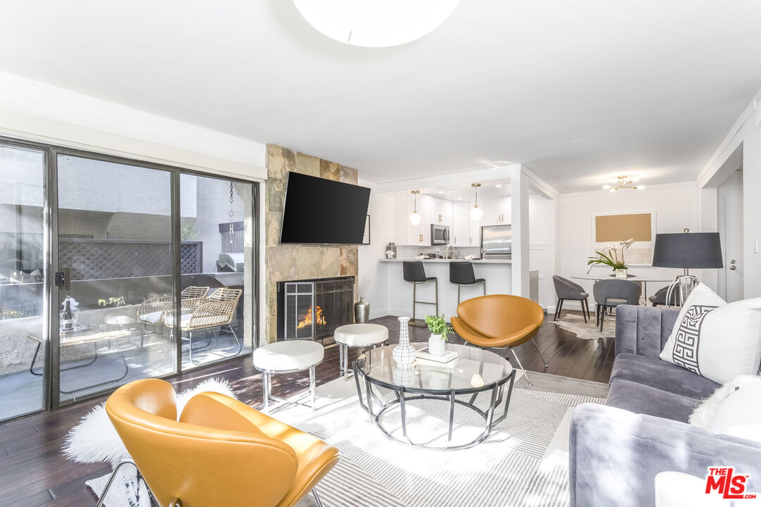 950 N Kings Rd Unit: 260