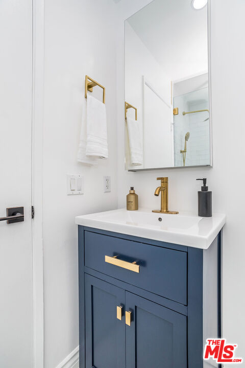 950 N Kings Rd Unit: 260