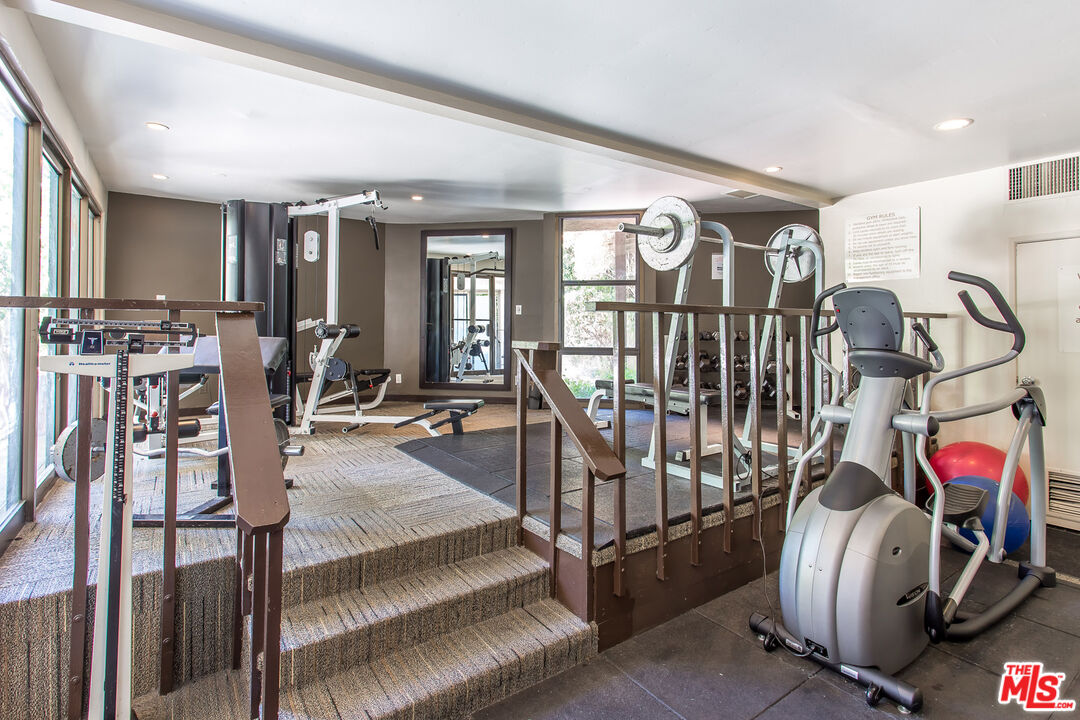 950 N Kings Rd Unit: 260