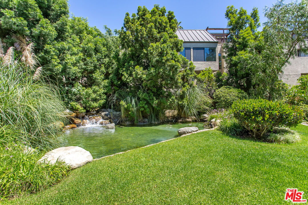 950 N Kings Rd Unit: 260