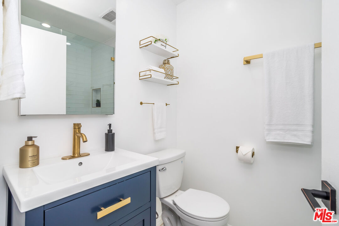 950 N Kings Rd Unit: 260