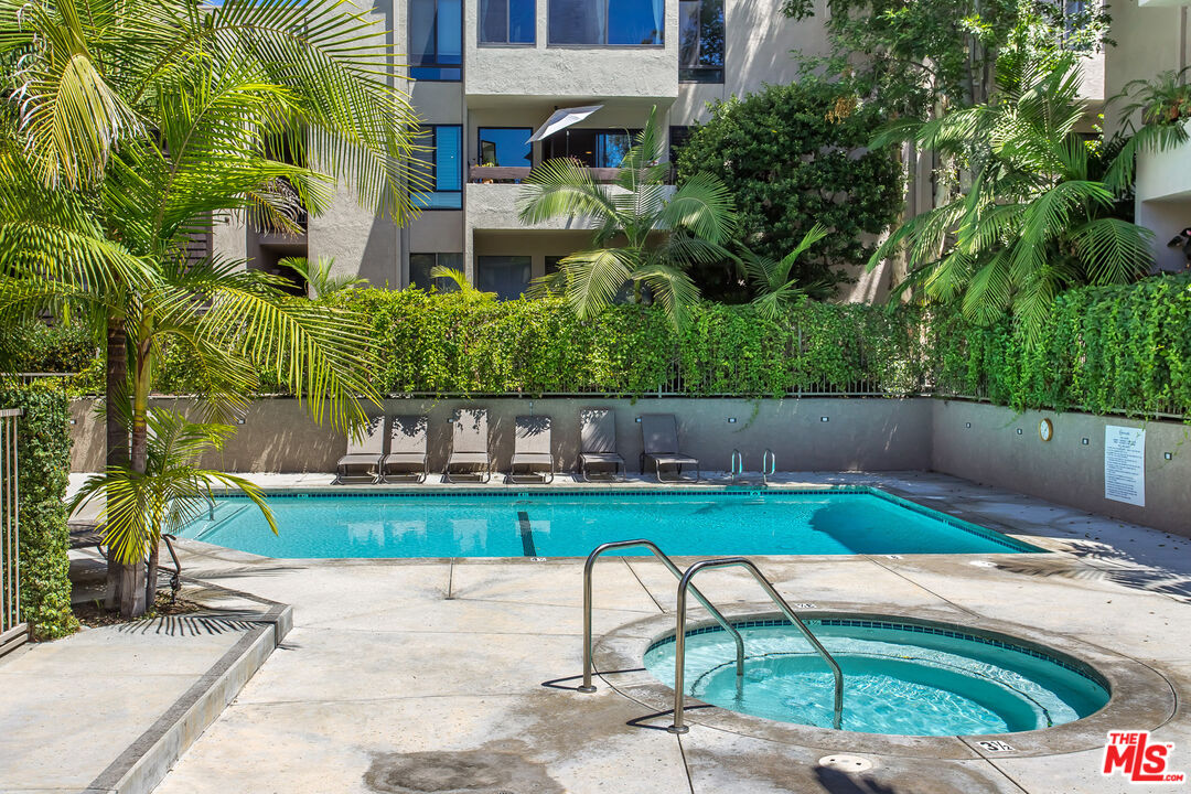 950 N Kings Rd Unit: 260