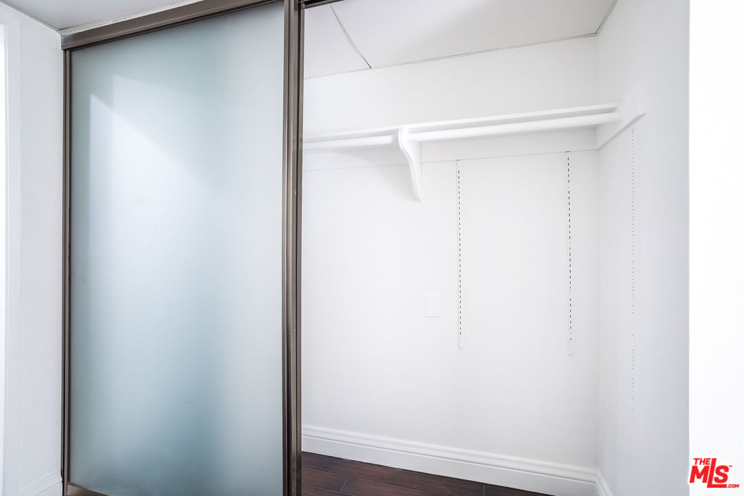 950 N Kings Rd Unit: 260