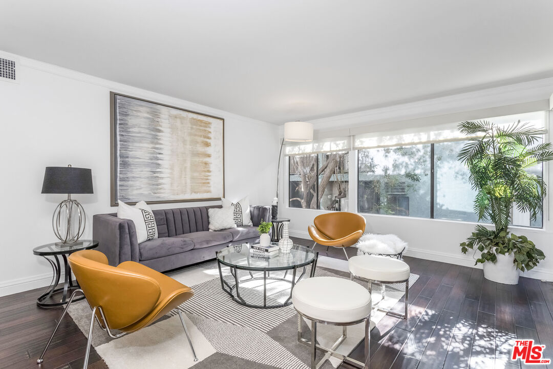 950 N Kings Rd Unit: 260