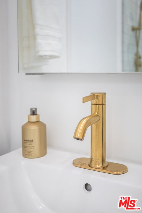 950 N Kings Rd Unit: 260