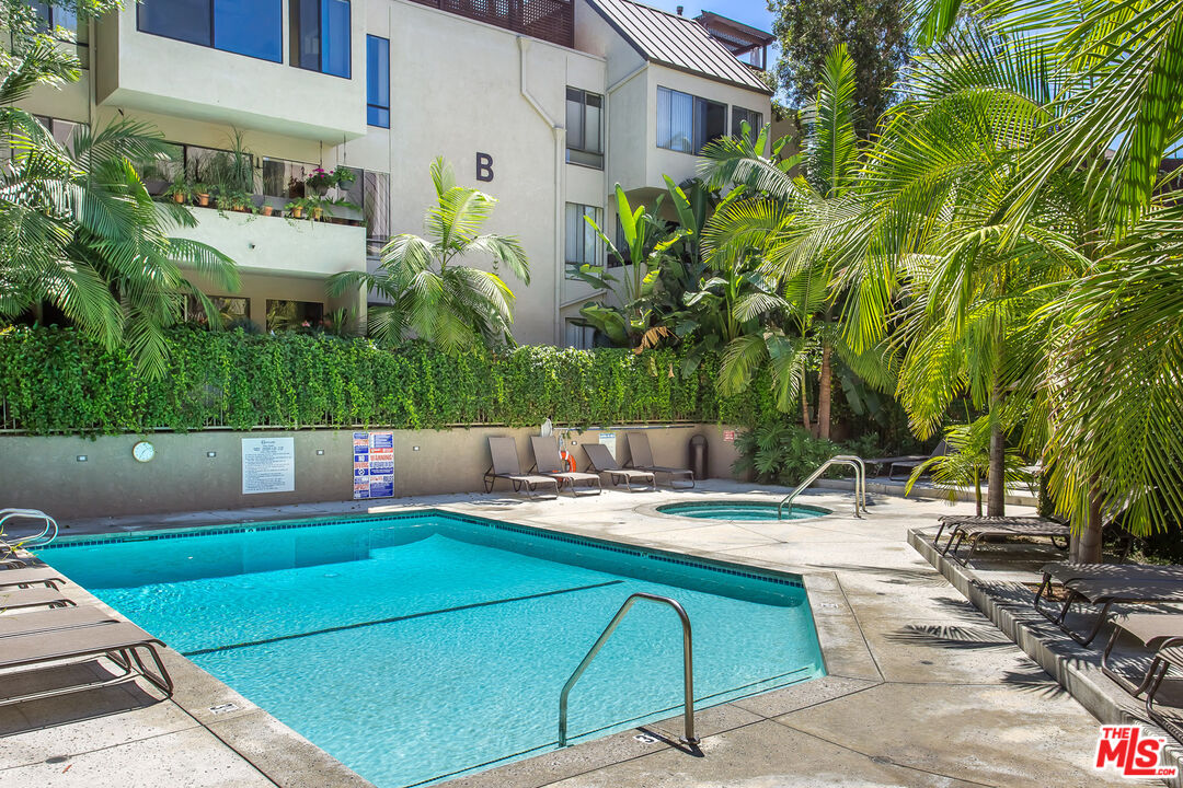 950 N Kings Rd Unit: 260