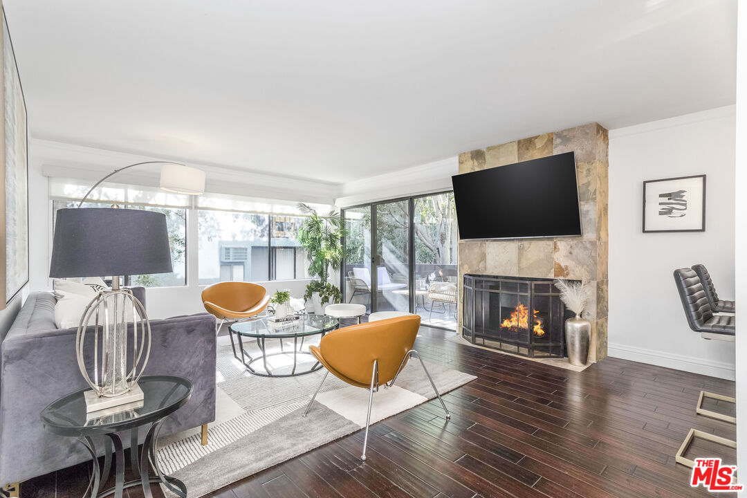 950 N Kings Rd Unit: 260