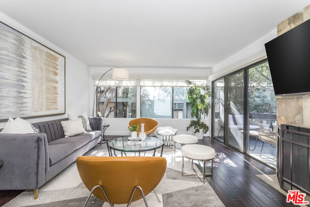 950 N Kings Rd Unit: 260