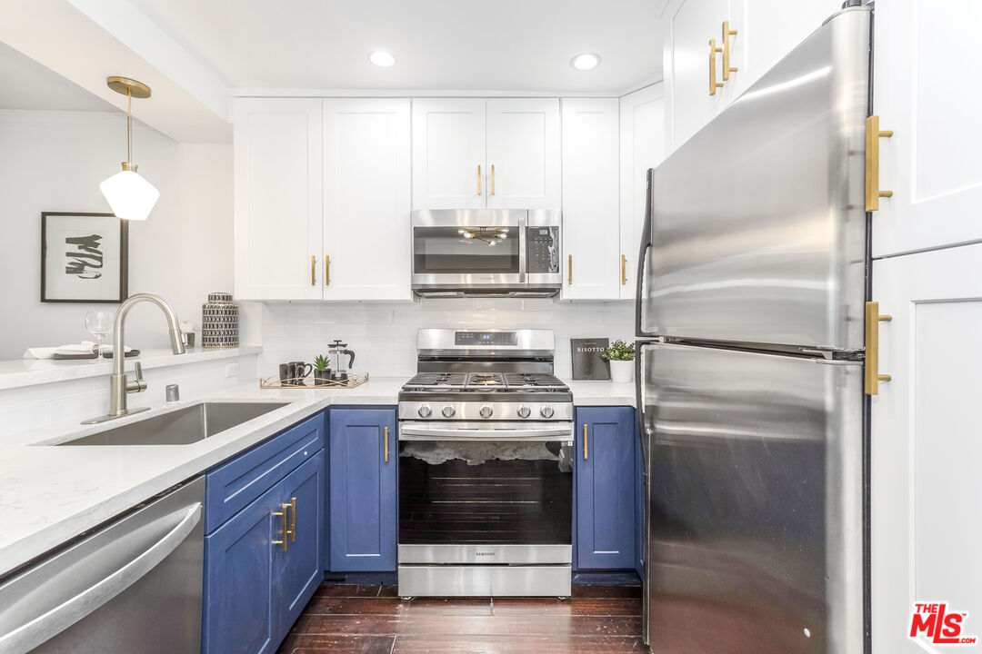 950 N Kings Rd Unit: 260