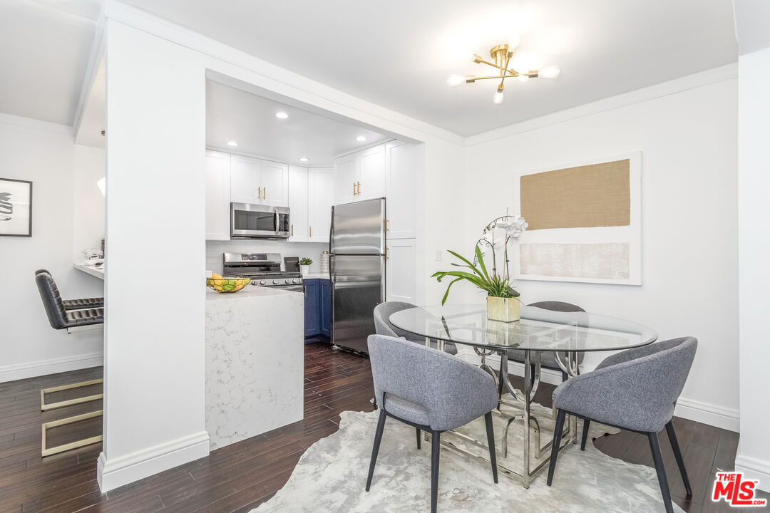 950 N Kings Rd Unit: 260