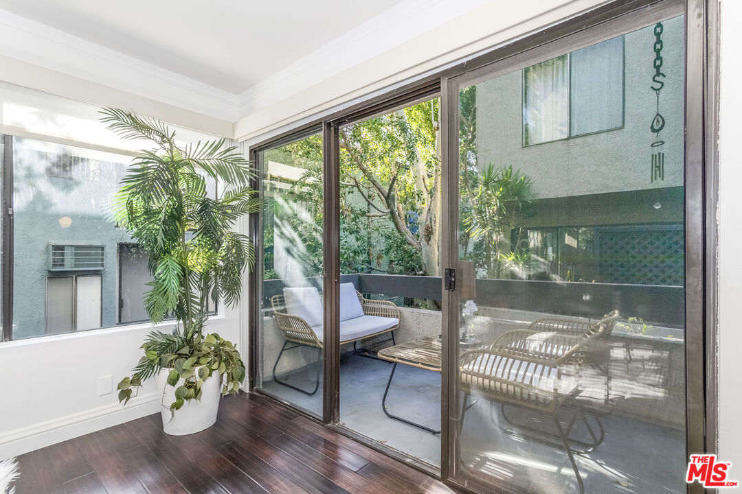 950 N Kings Rd Unit: 260