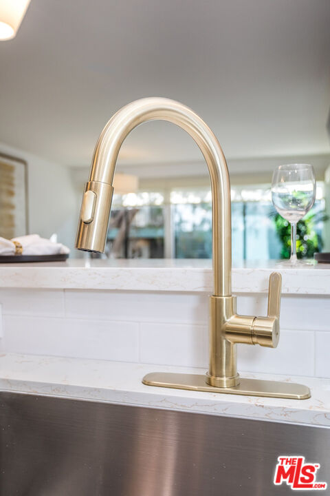 950 N Kings Rd Unit: 260