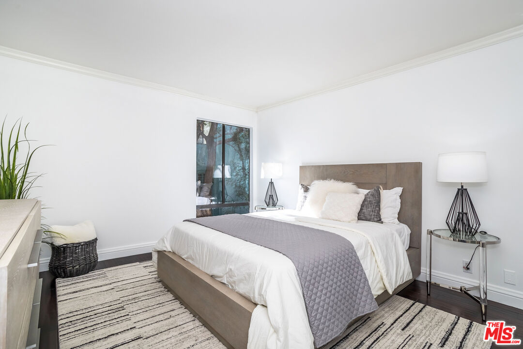 950 N Kings Rd Unit: 260