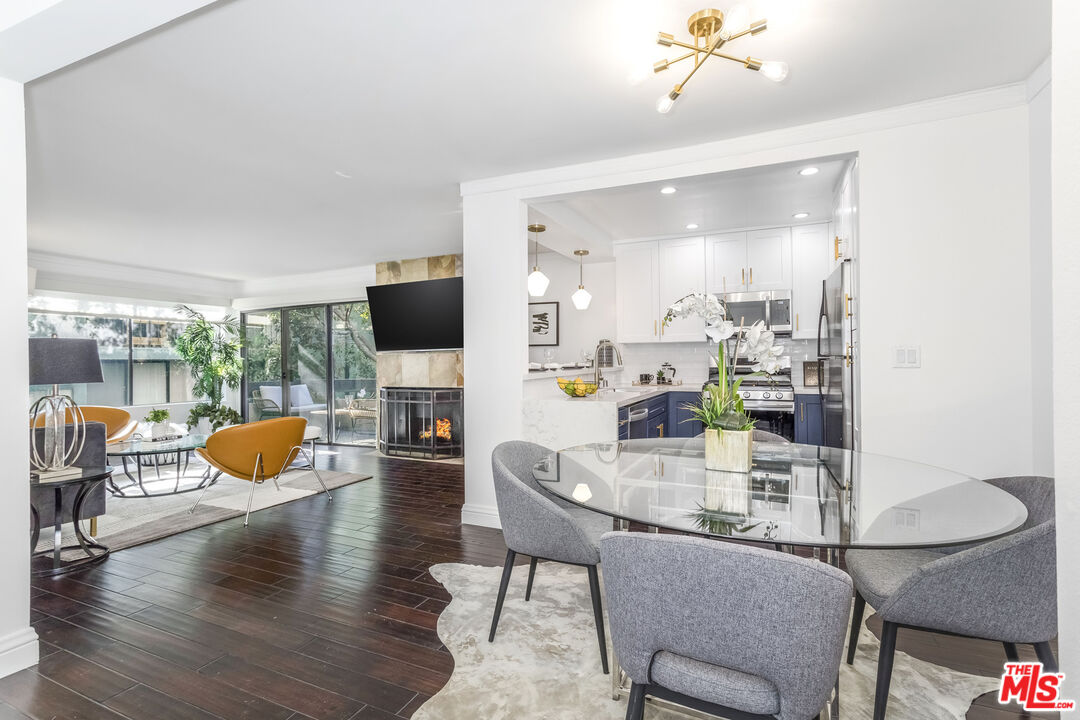 950 N Kings Rd Unit: 260