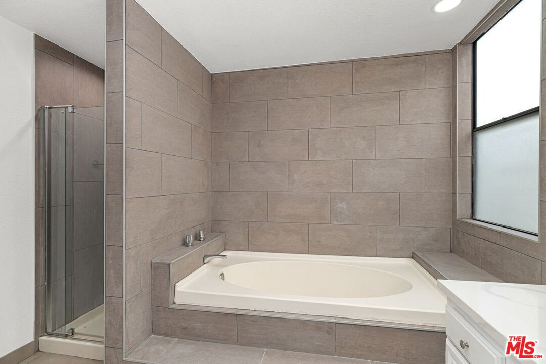 1745 S Bentley Ave Unit: 3