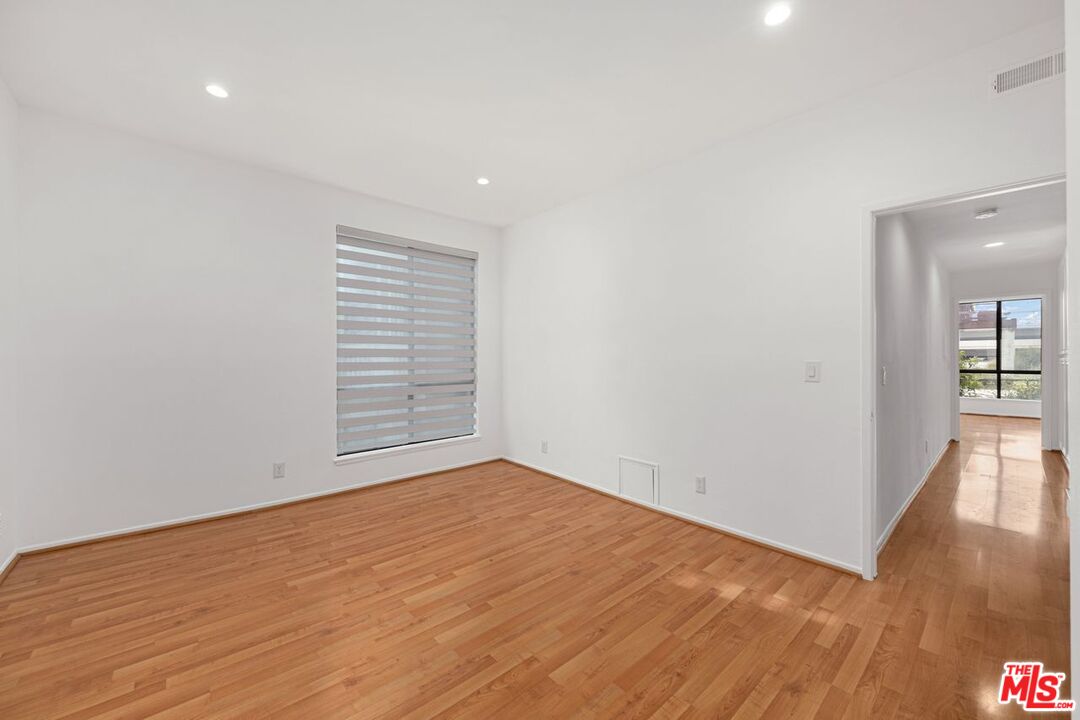 1745 S Bentley Ave Unit: 3