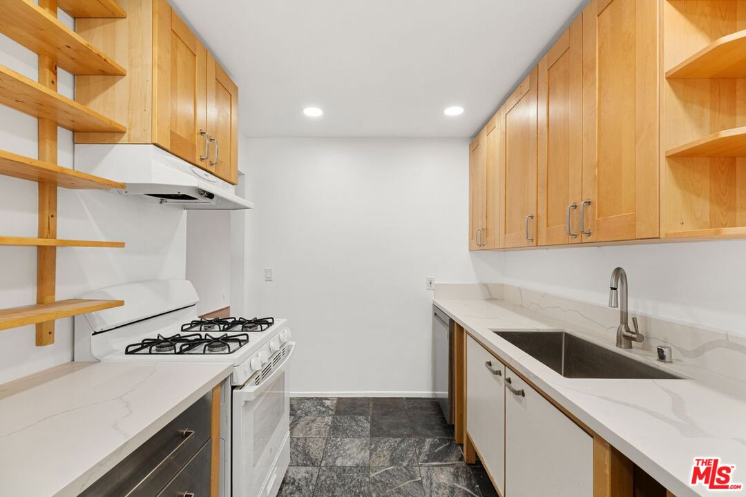 1745 S Bentley Ave Unit: 3