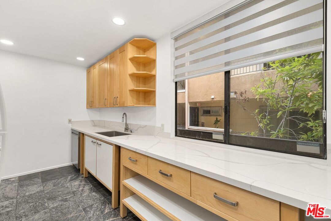 1745 S Bentley Ave Unit: 3