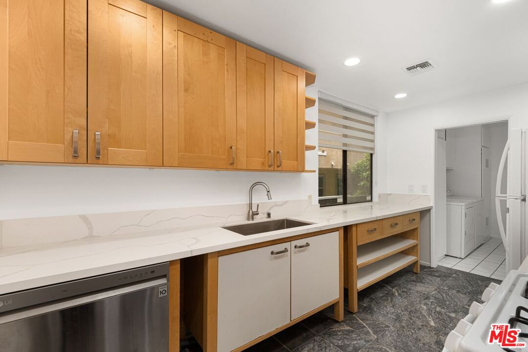 1745 S Bentley Ave Unit: 3