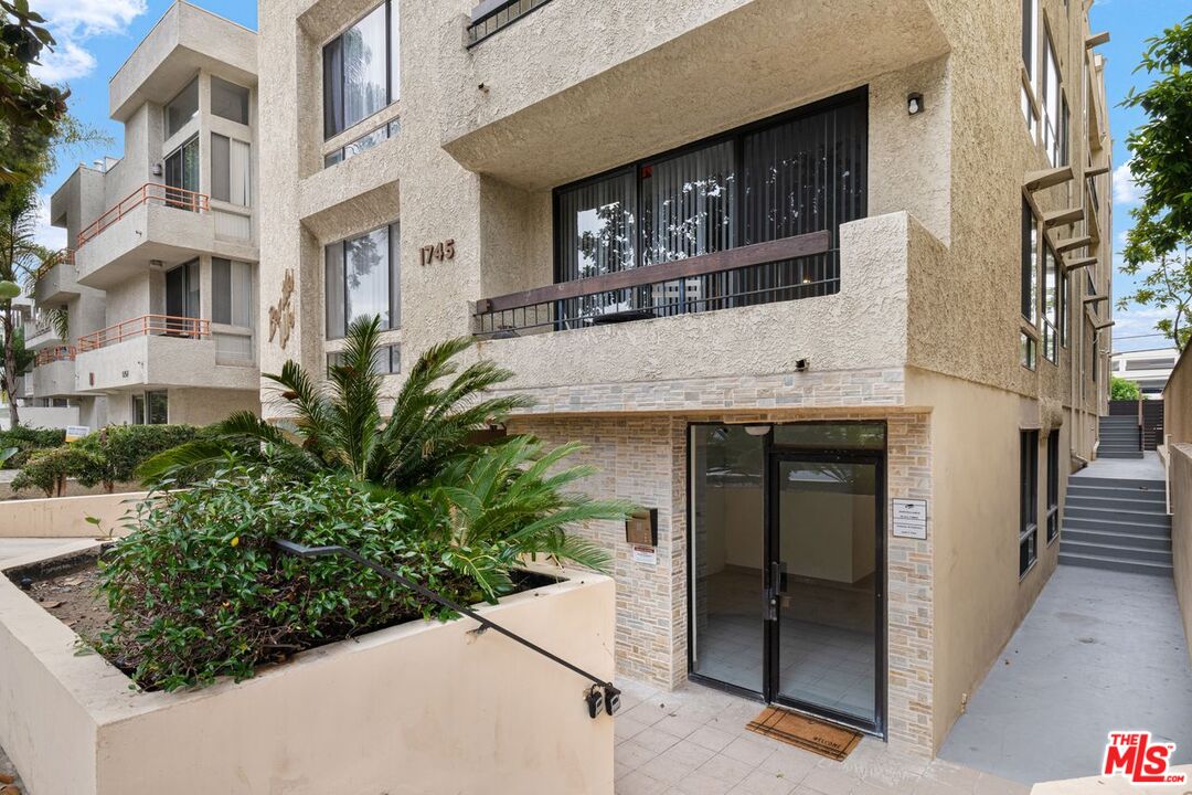 1745 S Bentley Ave Unit: 3