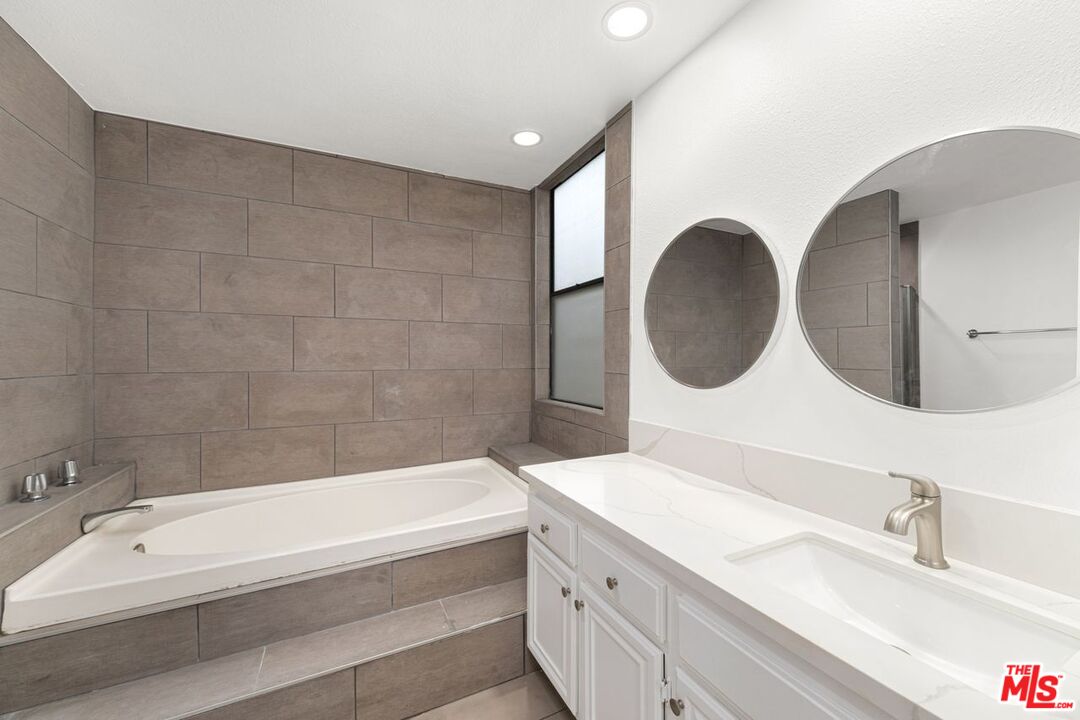 1745 S Bentley Ave Unit: 3