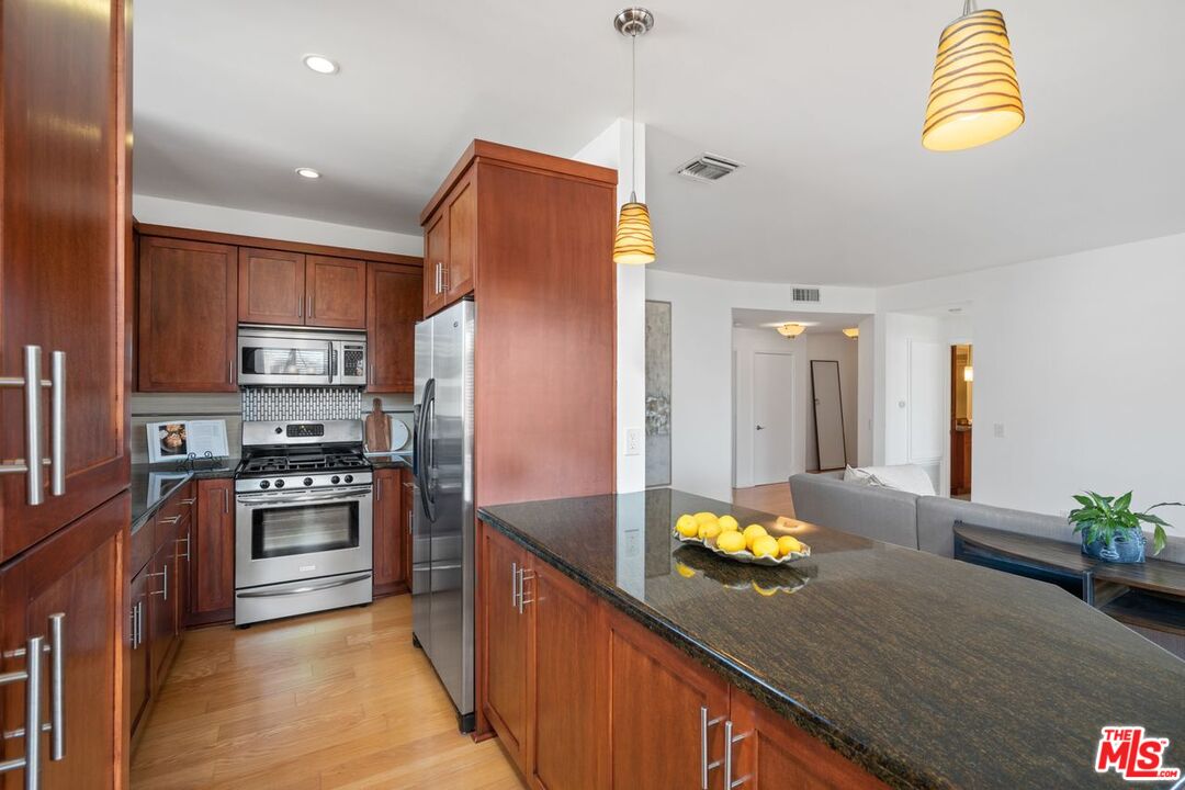 1425 N Detroit St Unit: 301