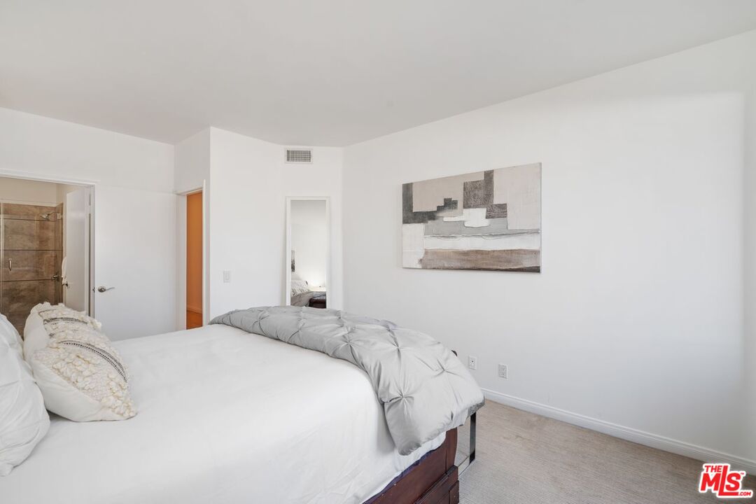 1425 N Detroit St Unit: 301