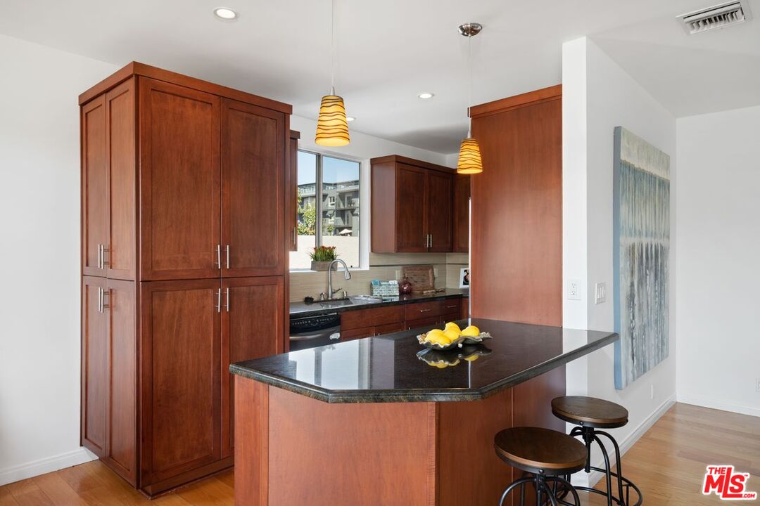 1425 N Detroit St Unit: 301