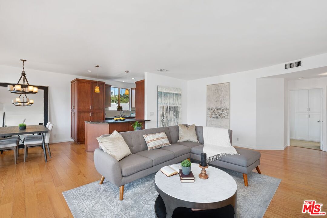 1425 N Detroit St Unit: 301