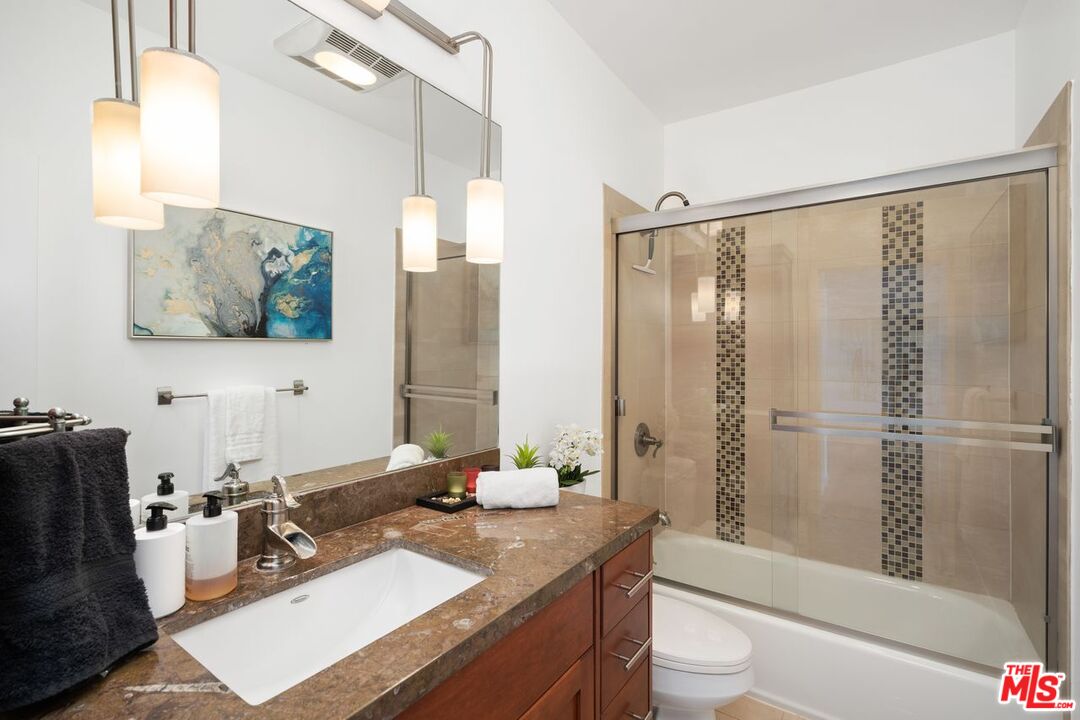 1425 N Detroit St Unit: 301