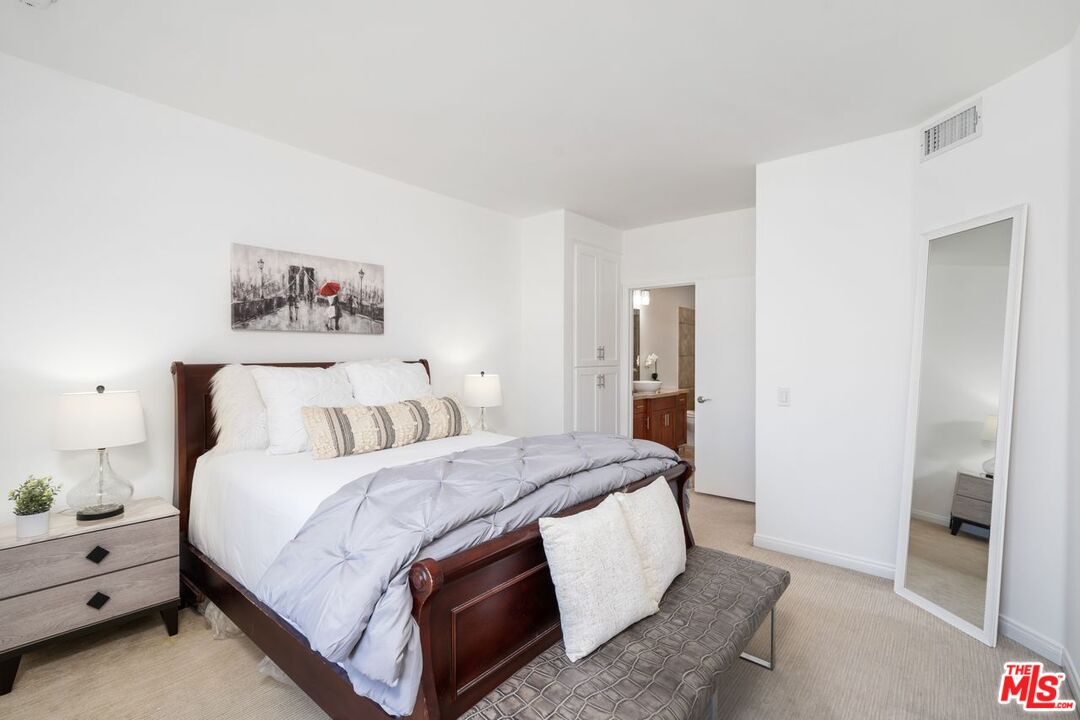 1425 N Detroit St Unit: 301