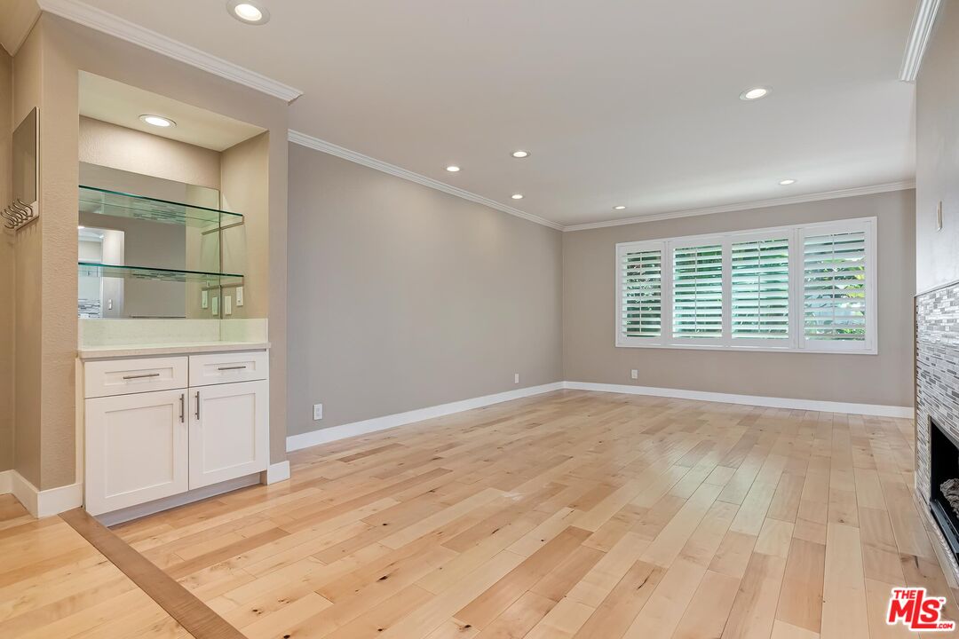 221 S Gale Dr Unit: 107