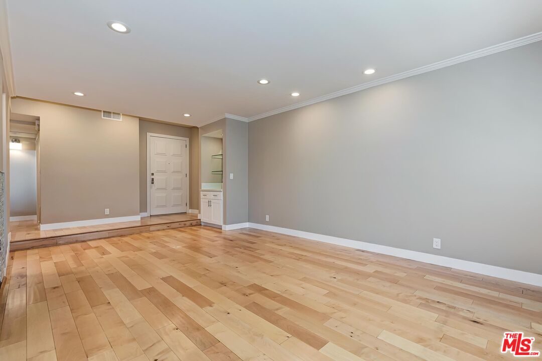 221 S Gale Dr Unit: 107