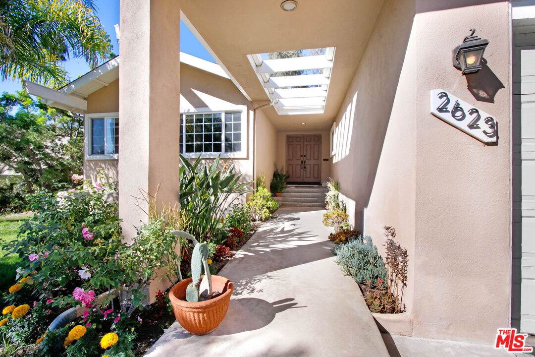 2623 S Beverly Dr