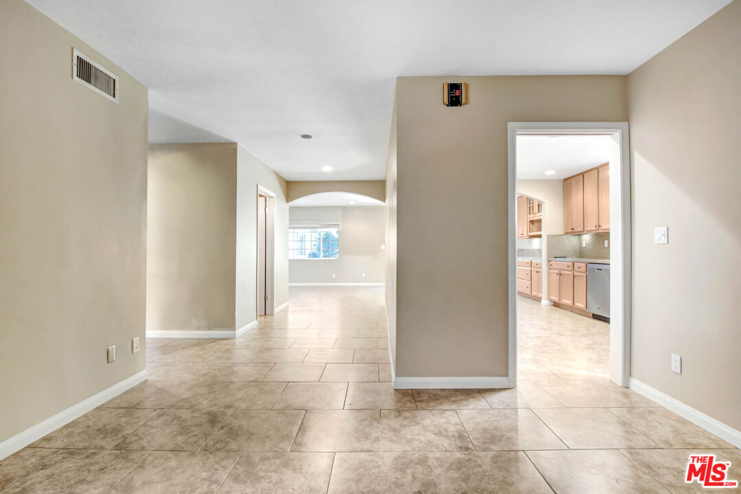 2623 S Beverly Dr