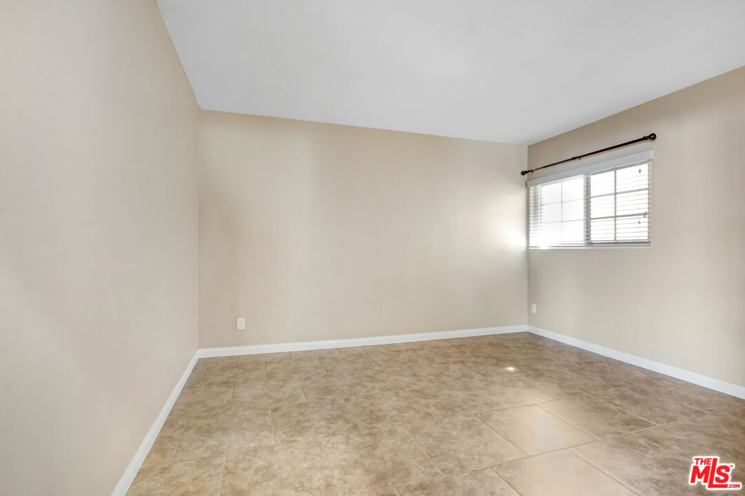 2623 S Beverly Dr