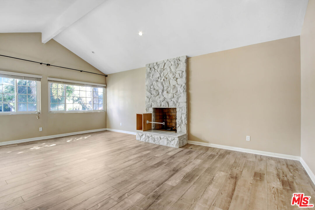 2623 S Beverly Dr