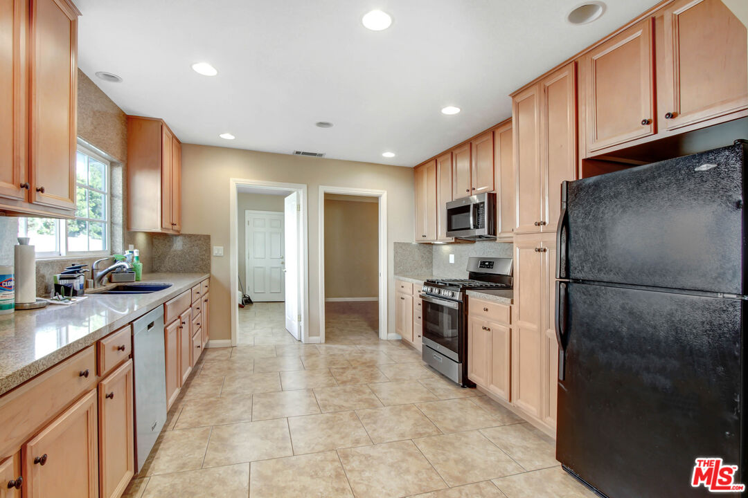 2623 S Beverly Dr