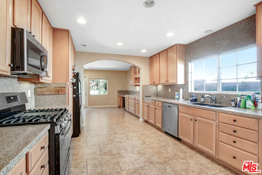2623 S Beverly Dr
