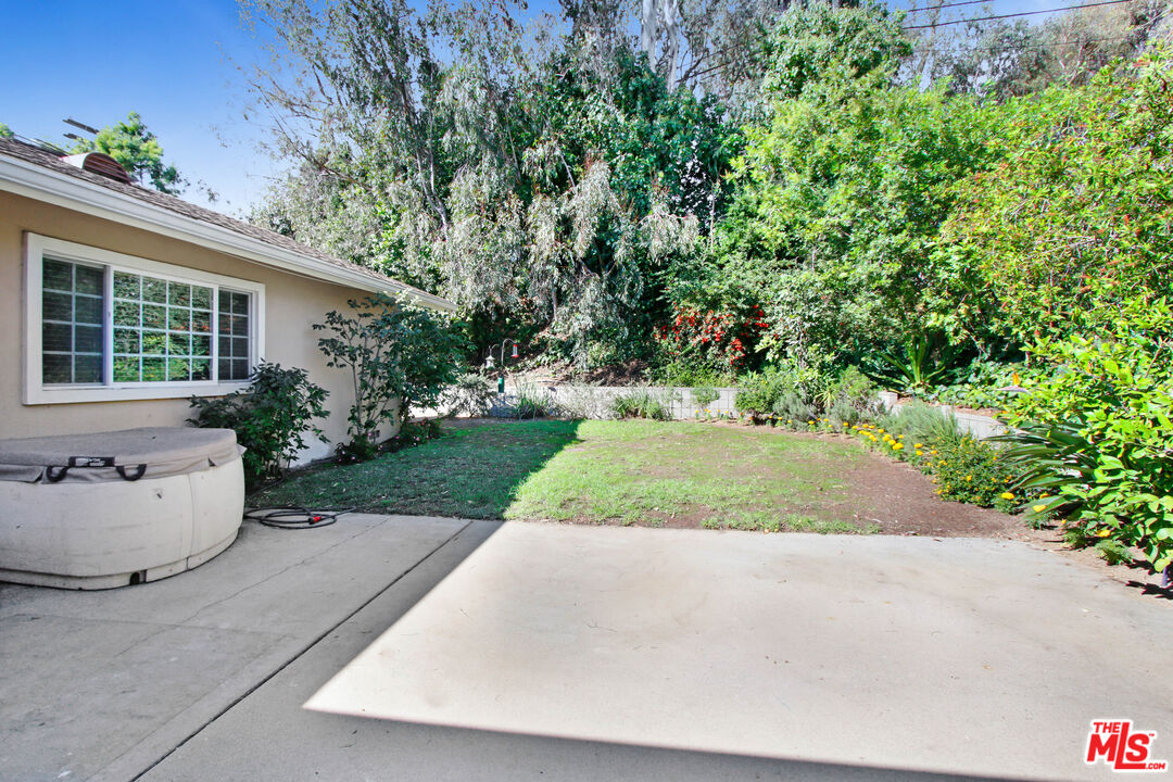 2623 S Beverly Dr