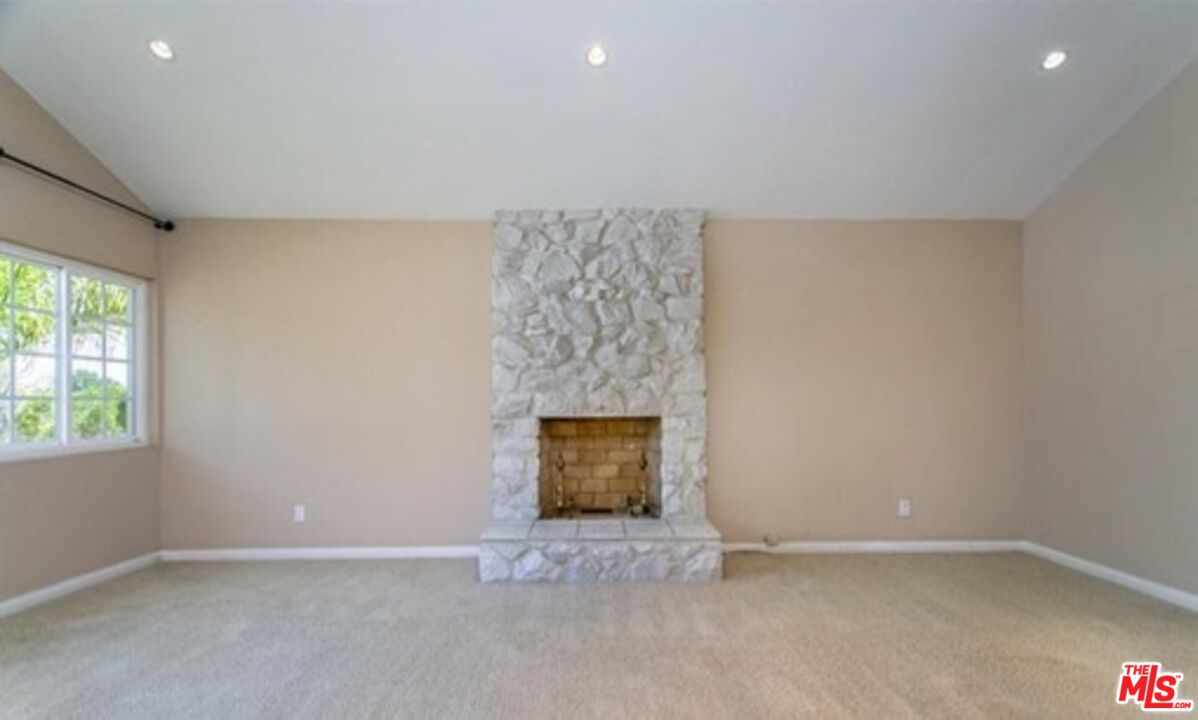 2623 S Beverly Dr