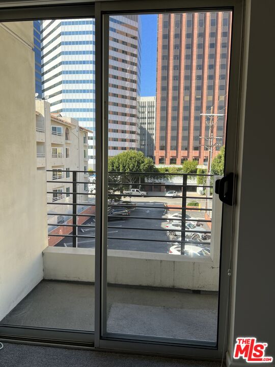 10911 Wellworth Ave Unit: 3B