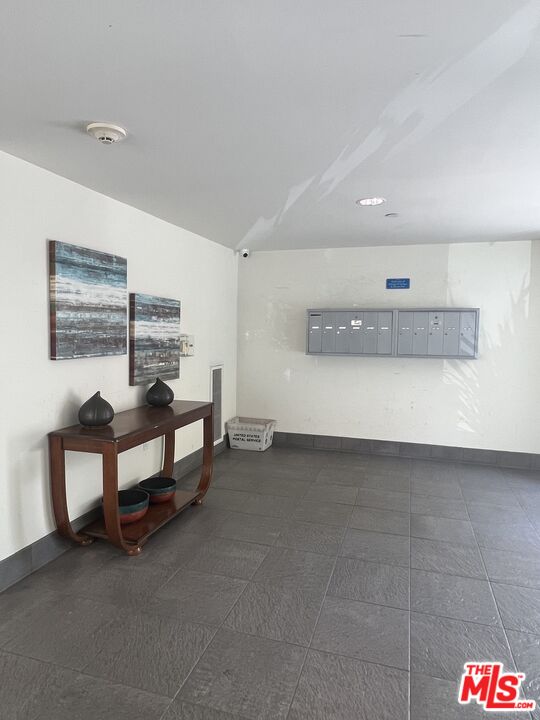 10911 Wellworth Ave Unit: 3B