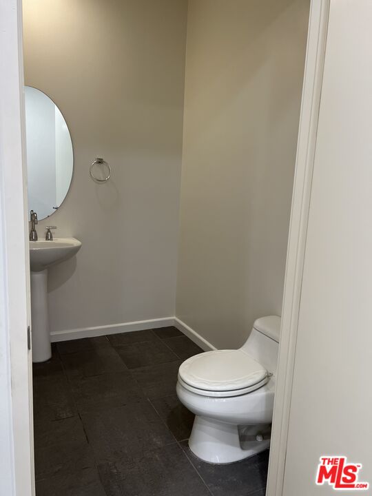 10911 Wellworth Ave Unit: 3B